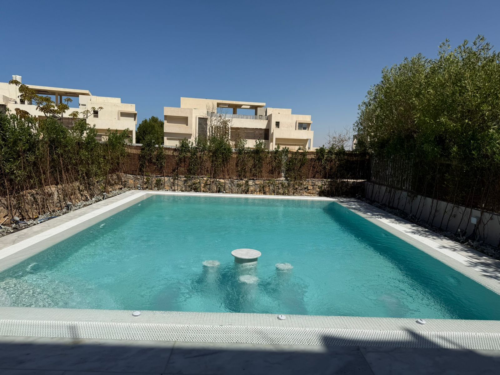 حمامات السباحة